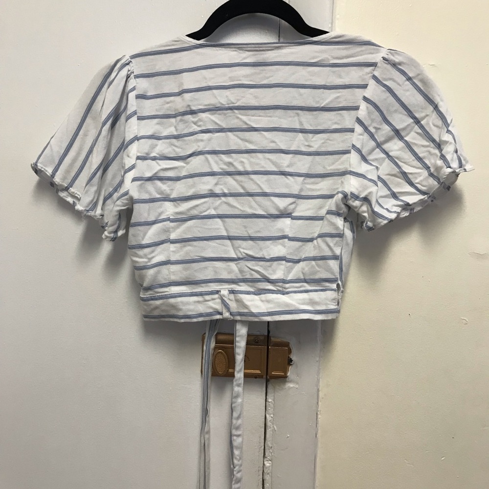 Wrap blue and white crop top - Picture 2 of 4